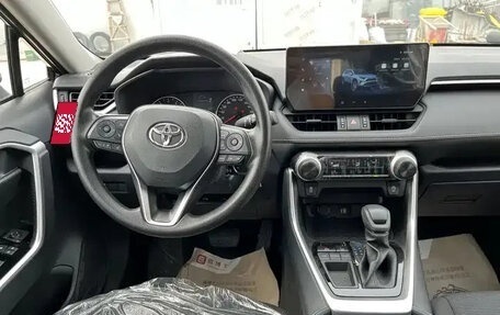Toyota RAV4, 2025 год, 2 550 000 рублей, 9 фотография