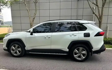 Toyota RAV4, 2022 год, 2 497 000 рублей, 4 фотография