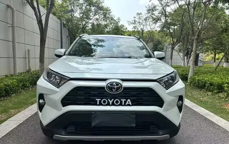 Toyota RAV4, 2022 год, 2 497 000 рублей, 3 фотография