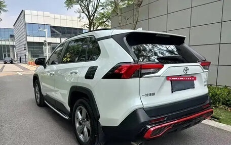Toyota RAV4, 2022 год, 2 497 000 рублей, 5 фотография