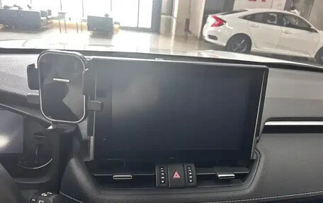 Toyota RAV4, 2022 год, 2 497 000 рублей, 13 фотография