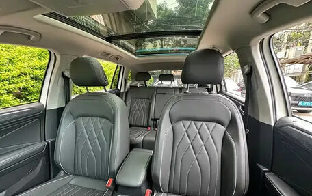 Volkswagen Tiguan II, 2022 год, 2 760 000 рублей, 8 фотография