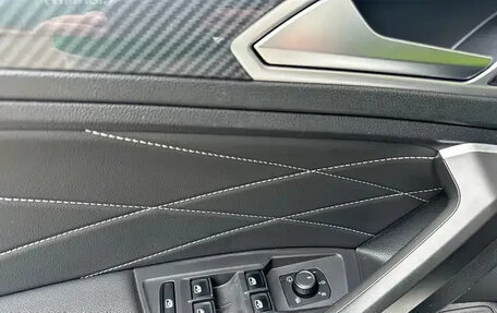 Volkswagen Tiguan II, 2022 год, 2 760 000 рублей, 13 фотография