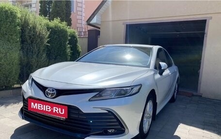 Toyota Camry, 2021 год, 2 850 000 рублей, 3 фотография