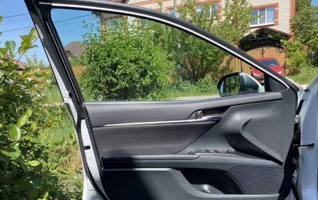 Toyota Camry, 2021 год, 2 850 000 рублей, 15 фотография