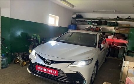 Toyota Camry, 2021 год, 2 850 000 рублей, 20 фотография