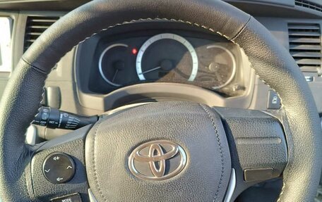 Toyota ISis I, 2013 год, 1 700 000 рублей, 5 фотография