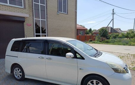 Toyota ISis I, 2013 год, 1 700 000 рублей, 2 фотография