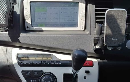 Toyota ISis I, 2013 год, 1 700 000 рублей, 14 фотография