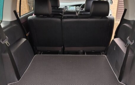 Toyota ISis I, 2013 год, 1 700 000 рублей, 9 фотография