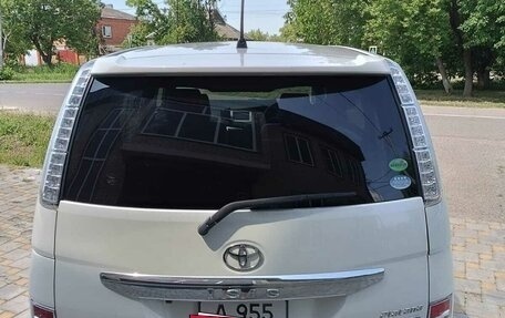 Toyota ISis I, 2013 год, 1 700 000 рублей, 3 фотография