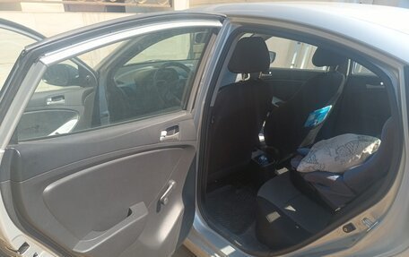 Hyundai Solaris II рестайлинг, 2013 год, 820 000 рублей, 4 фотография
