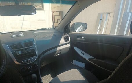 Hyundai Solaris II рестайлинг, 2013 год, 820 000 рублей, 9 фотография