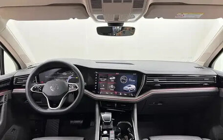 Volkswagen Touareg III, 2022 год, 4 495 000 рублей, 9 фотография