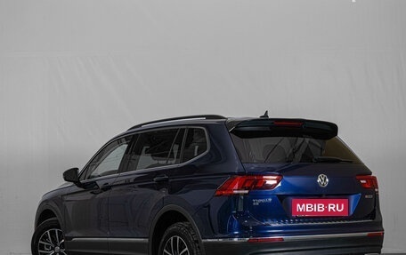 Volkswagen Tiguan II, 2021 год, 3 099 000 рублей, 6 фотография