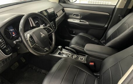Mitsubishi Outlander III рестайлинг 3, 2013 год, 1 375 000 рублей, 14 фотография