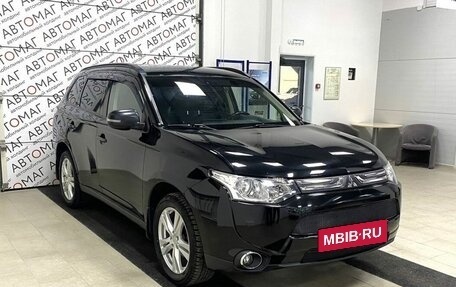 Mitsubishi Outlander III рестайлинг 3, 2013 год, 1 375 000 рублей, 3 фотография