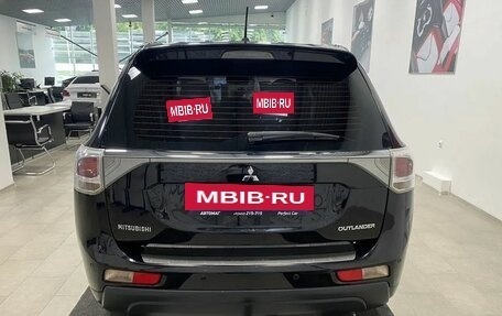 Mitsubishi Outlander III рестайлинг 3, 2013 год, 1 375 000 рублей, 6 фотография
