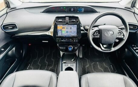 Toyota Prius IV XW50, 2022 год, 1 460 000 рублей, 8 фотография