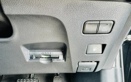 Toyota Prius IV XW50, 2022 год, 1 460 000 рублей, 17 фотография