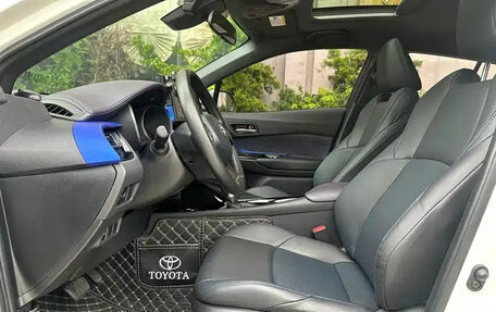 Toyota C-HR I рестайлинг, 2021 год, 2 030 000 рублей, 8 фотография