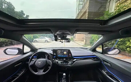 Toyota C-HR I рестайлинг, 2021 год, 2 030 000 рублей, 10 фотография