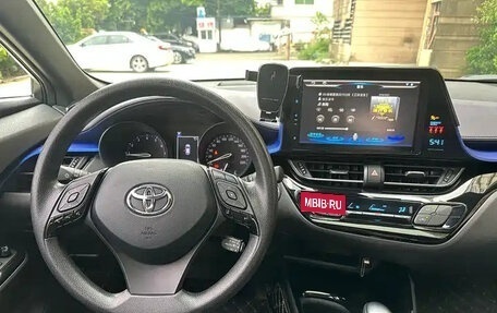 Toyota C-HR I рестайлинг, 2021 год, 2 030 000 рублей, 9 фотография