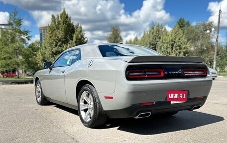 Dodge Challenger III рестайлинг 2, 2019 год, 3 400 000 рублей, 3 фотография