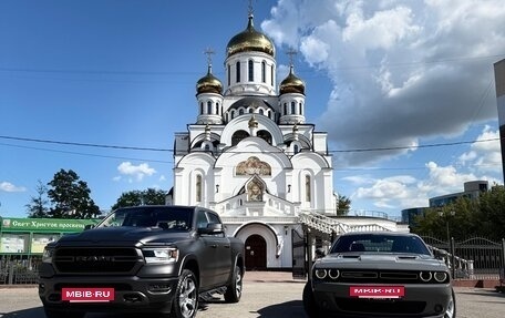 Dodge Challenger III рестайлинг 2, 2019 год, 3 400 000 рублей, 8 фотография