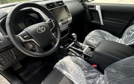 Toyota Land Cruiser Prado 150 рестайлинг 2, 2022 год, 5 700 000 рублей, 7 фотография