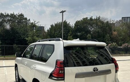 Toyota Land Cruiser Prado 150 рестайлинг 2, 2022 год, 5 700 000 рублей, 5 фотография