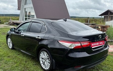 Toyota Camry, 2019 год, 2 950 000 рублей, 4 фотография