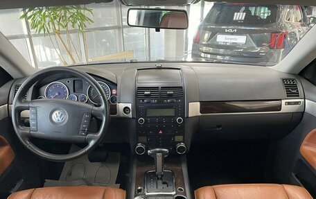 Volkswagen Touareg III, 2006 год, 799 999 рублей, 12 фотография