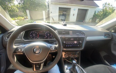 Volkswagen Tiguan II, 2018 год, 2 850 000 рублей, 13 фотография