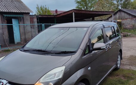 Toyota ISis I, 2013 год, 1 390 000 рублей, 2 фотография