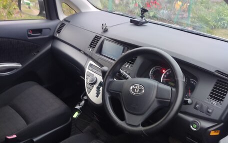Toyota ISis I, 2013 год, 1 390 000 рублей, 8 фотография