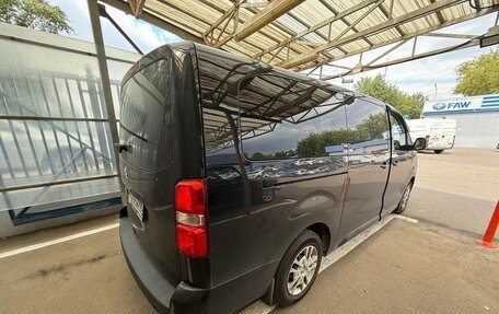 Peugeot Traveller I, 2019 год, 2 540 000 рублей, 4 фотография