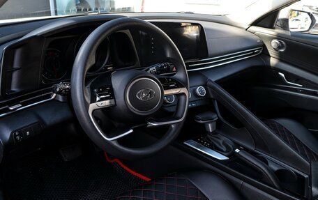 Hyundai Elantra, 2023 год, 1 877 000 рублей, 11 фотография