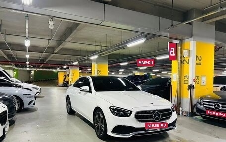 Mercedes-Benz E-Класс, 2022 год, 4 450 000 рублей, 1 фотография