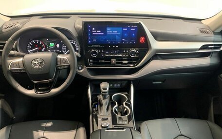 Toyota Highlander, 2024 год, 5 699 000 рублей, 12 фотография