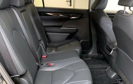 Toyota Highlander, 2024 год, 5 699 000 рублей, 20 фотография