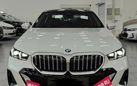 BMW 5 серия, 2024 год, 5 990 000 рублей, 2 фотография