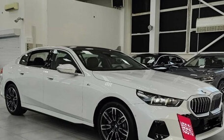 BMW 5 серия, 2024 год, 5 990 000 рублей, 3 фотография