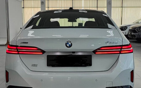 BMW 5 серия, 2024 год, 5 990 000 рублей, 5 фотография