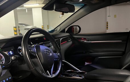 Toyota Camry, 2019 год, 2 600 000 рублей, 5 фотография