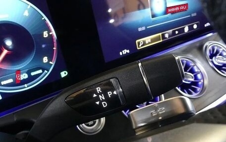 Mercedes-Benz E-Класс, 2022 год, 4 600 000 рублей, 8 фотография