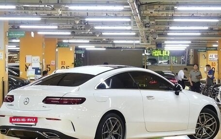 Mercedes-Benz E-Класс, 2022 год, 4 600 000 рублей, 2 фотография