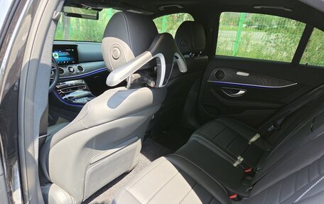 Mercedes-Benz E-Класс, 2022 год, 3 450 000 рублей, 9 фотография