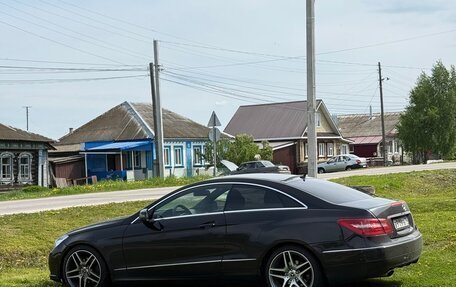 Mercedes-Benz E-Класс, 2010 год, 1 300 000 рублей, 2 фотография