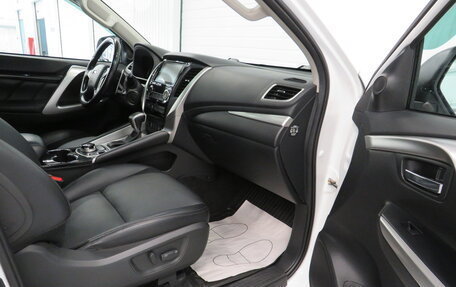 Mitsubishi Pajero Sport III рестайлинг, 2021 год, 3 220 000 рублей, 13 фотография